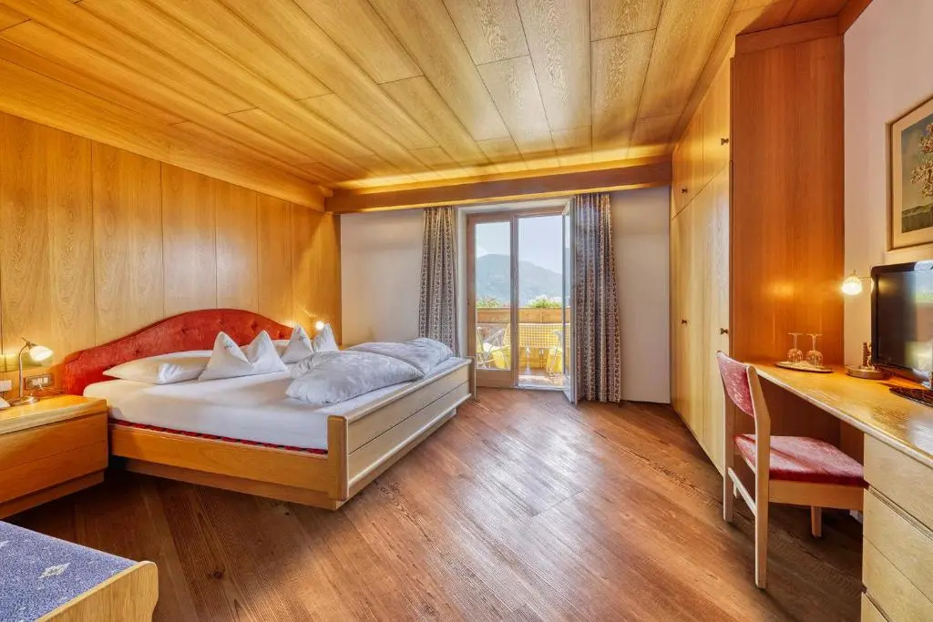 Standard Double room with balcony (full double bed)