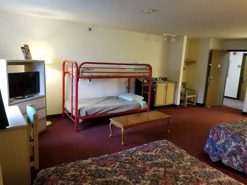 Standard Sextuple Family room