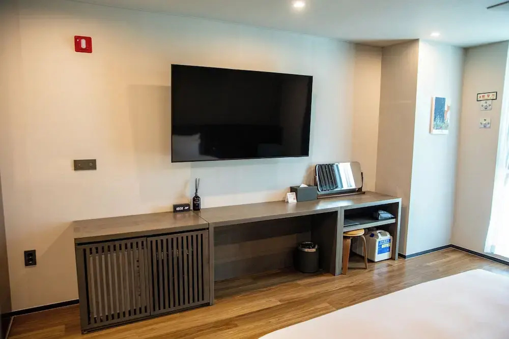Superior Double room with city view (full double bed)