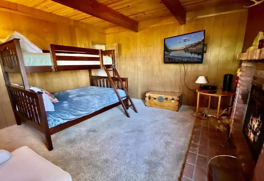 Rest N Relax Inn - Beautiful Chalet-style Cabin Features Dramatic Forest And Slope Views! 3 Bedroom Home
