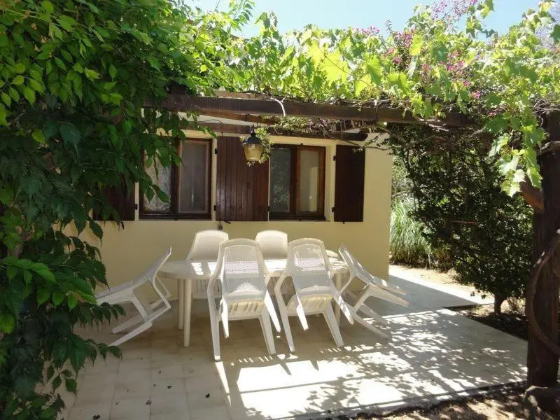 2 Bedrooms Apartment with garden view