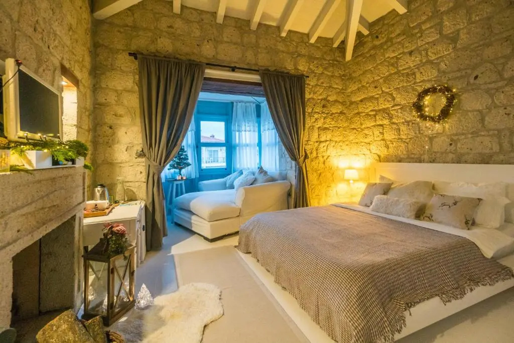 Deluxe room with pool view