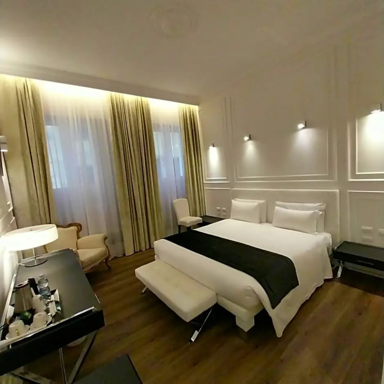 Deluxe Double room (full double bed)