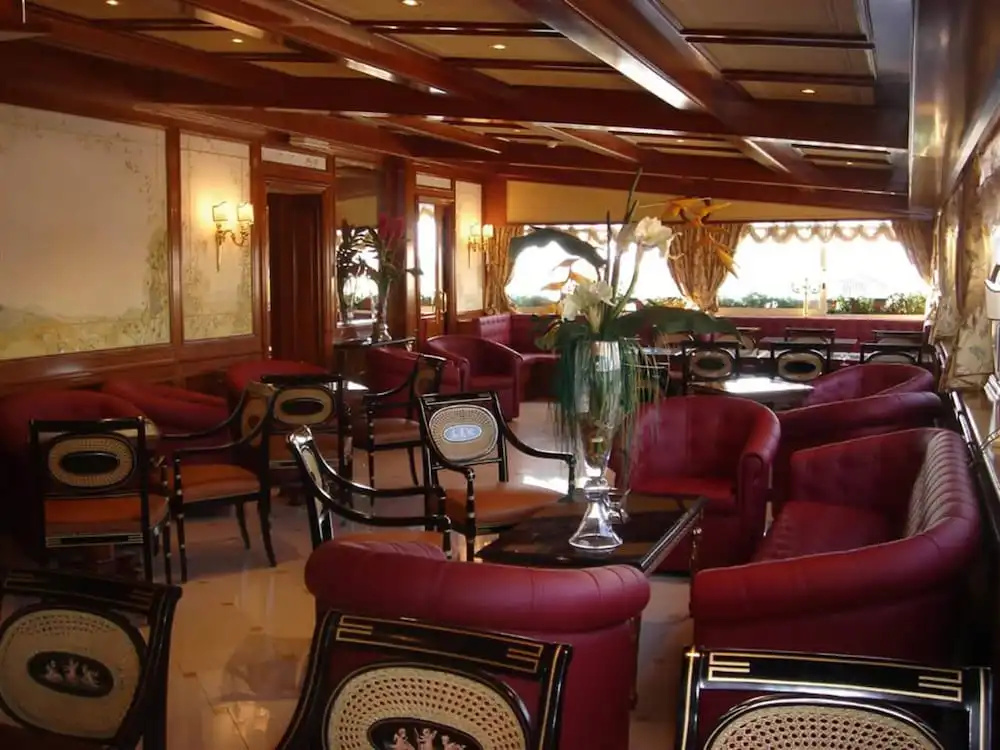 Champagne Palace Hotel - Général