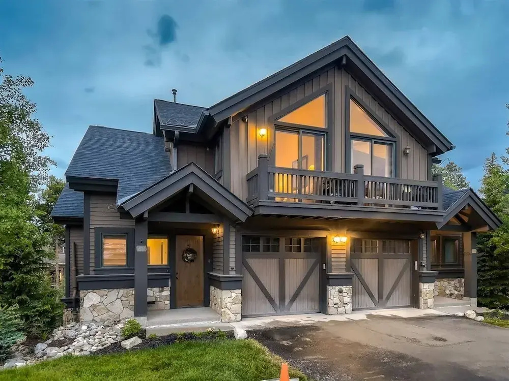 Luxury Ski in, Ski out 3 Bedroom Townhome at the Snowflake Lift - Saddlewood Townhomes