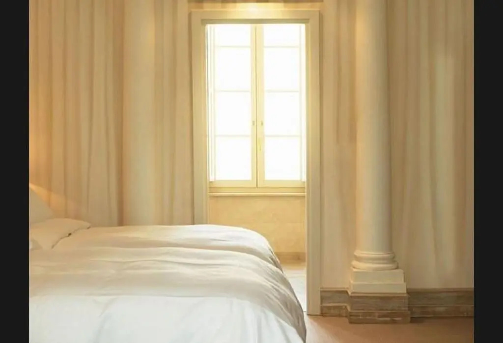 Deluxe Double room with city view (full double bed)