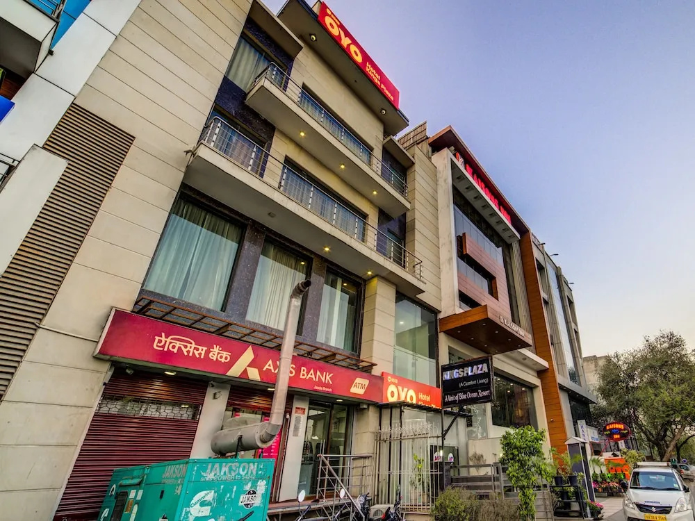 OYO 9553 Hotel Kings Plaza