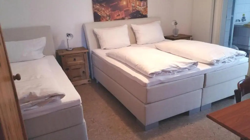 Standard Triple room