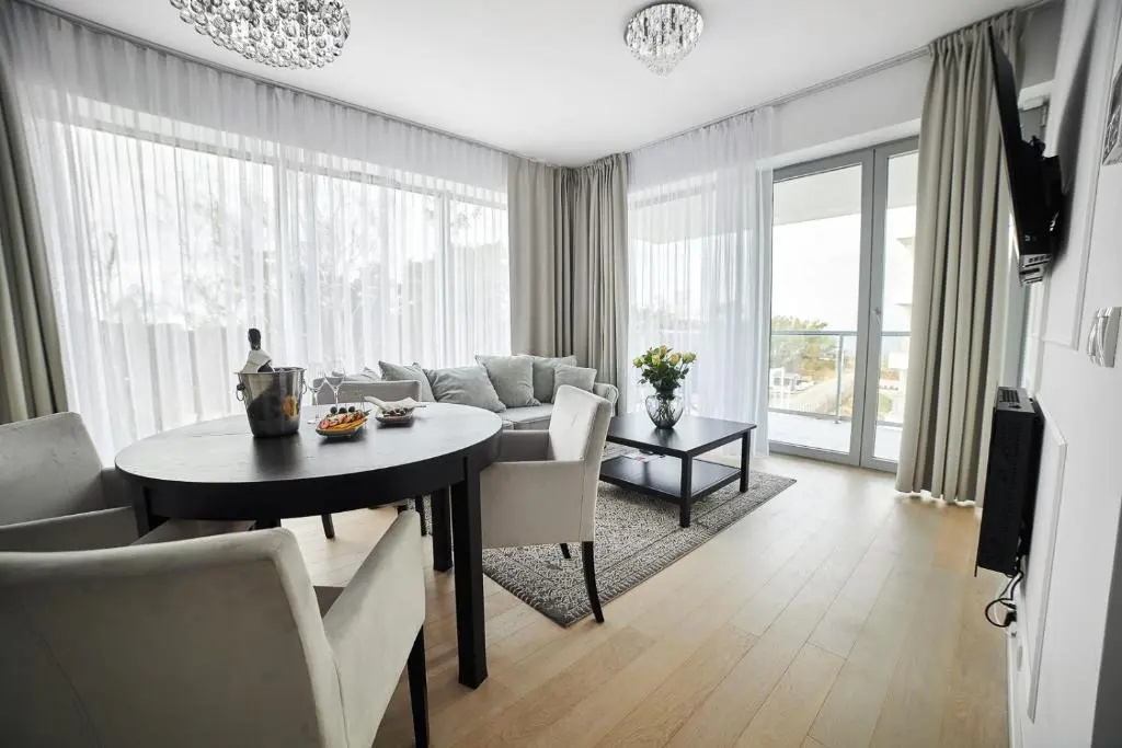 2 Bedrooms Apartment with partial sea view