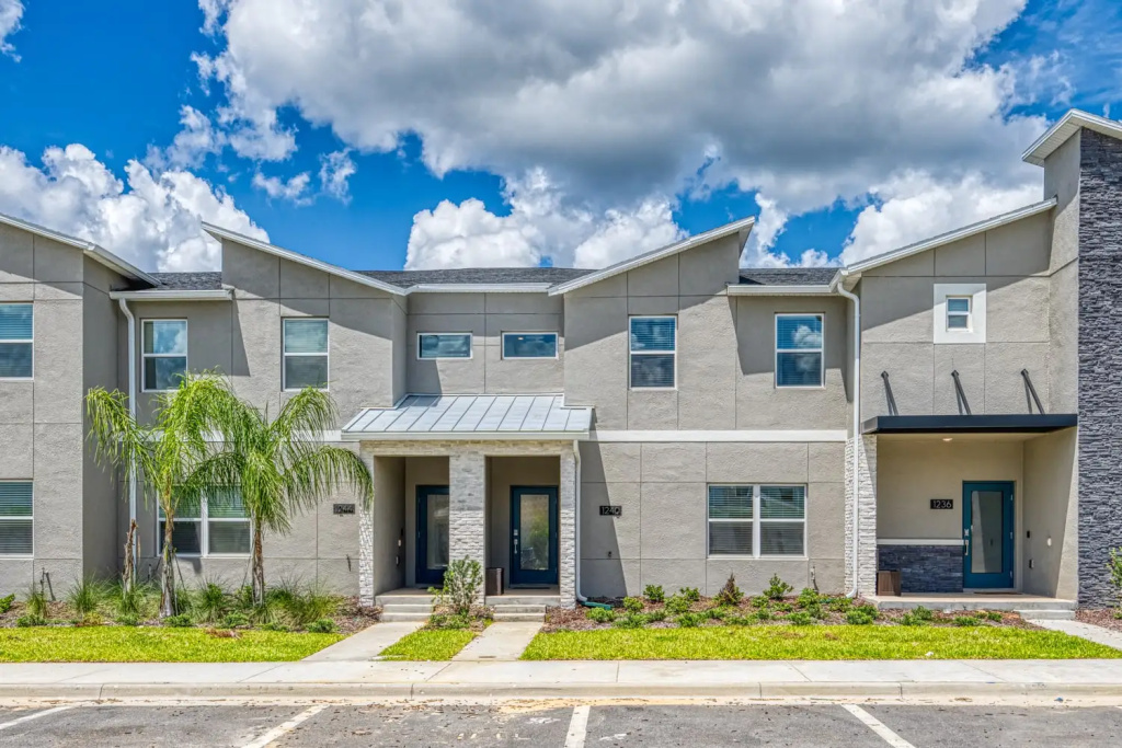 Super nice and spacious home with private pool near Disney