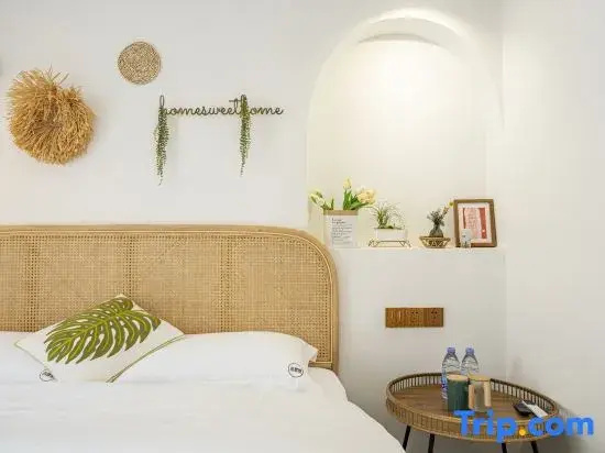 Standard room with courtyard view