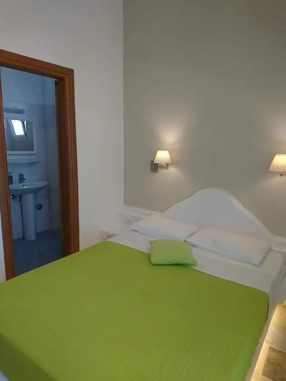 Executive Double room with pool view (full double bed)
