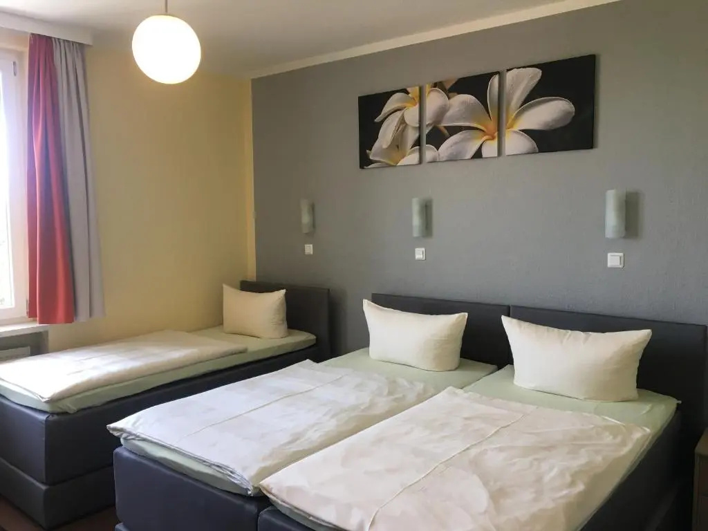 Standard Triple room
