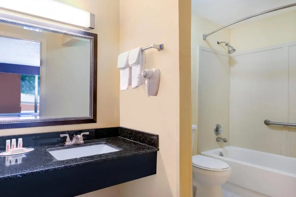 Days Inn by Wyndham Knoxville East - Chambres