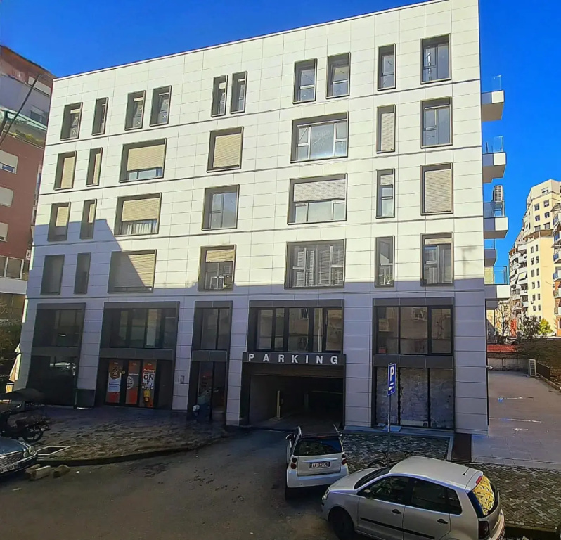 Sunny Apartment - Blloku Tirana, near Lake