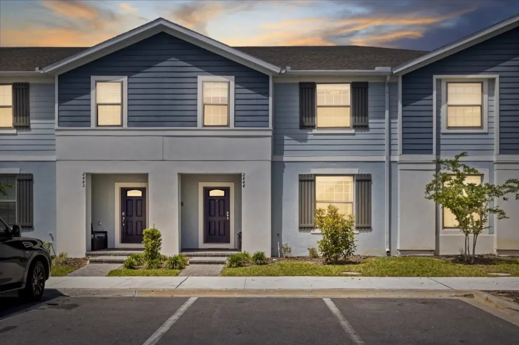 5 Bedroom-4,5 Bathroom Windsor Westside 2444 Ds