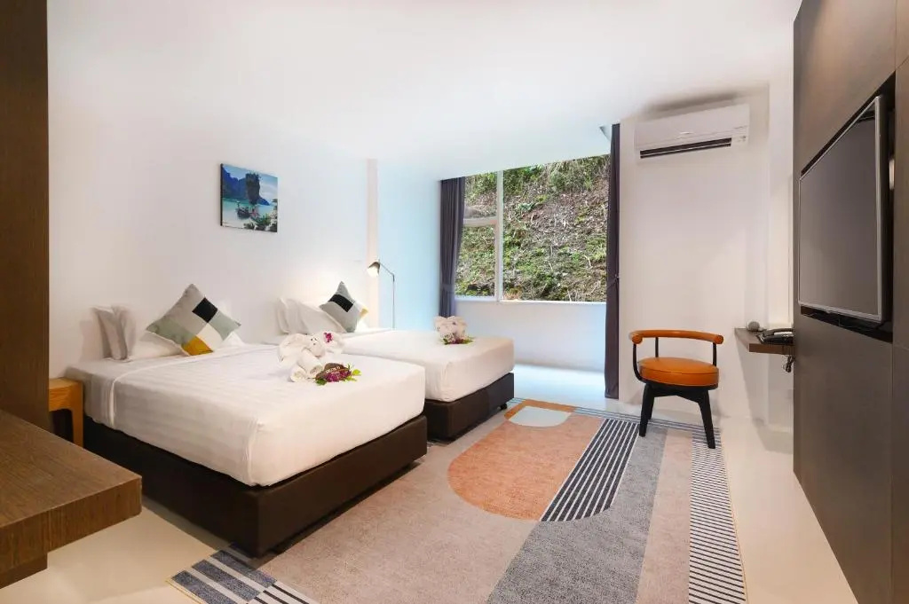 Superior Double room with mountain view (full double bed)