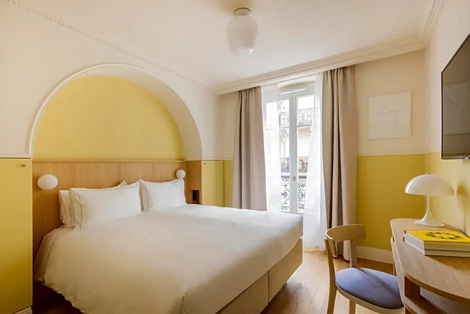 Superior room with city view