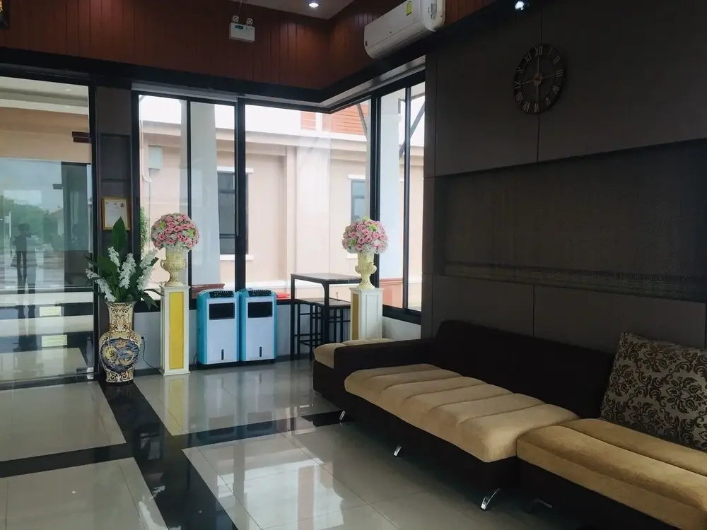 Lobby & Reception