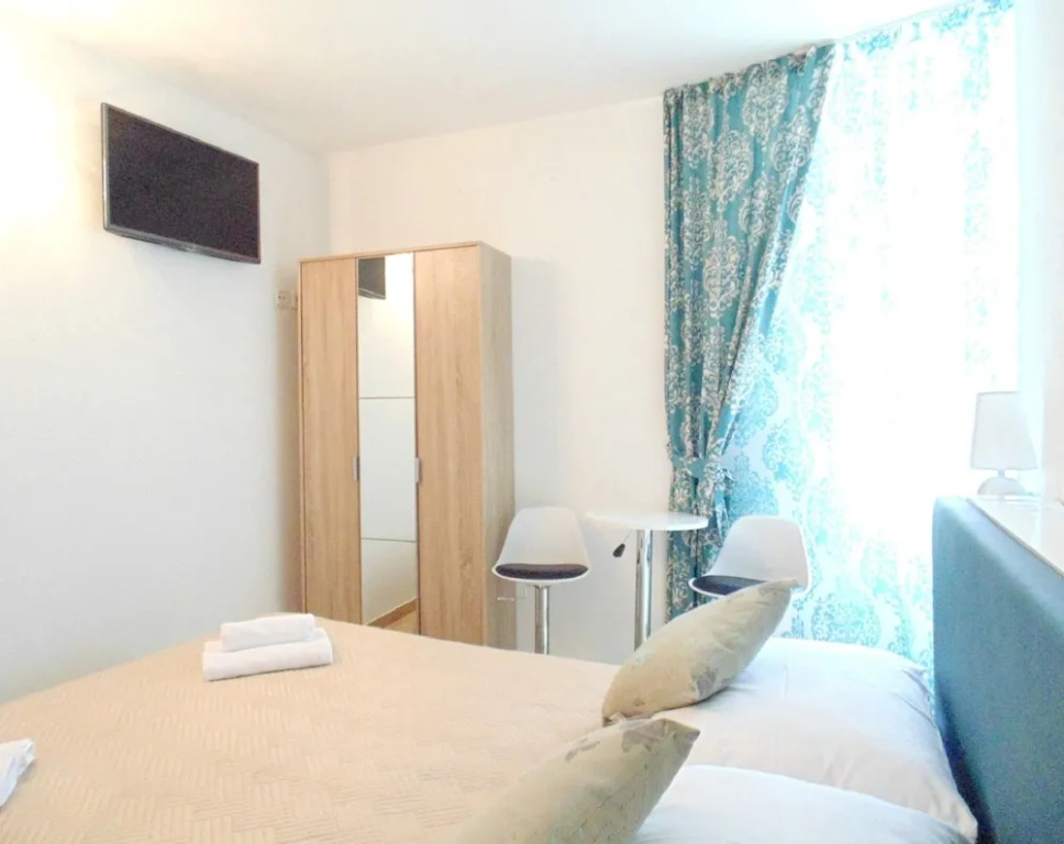Economy room