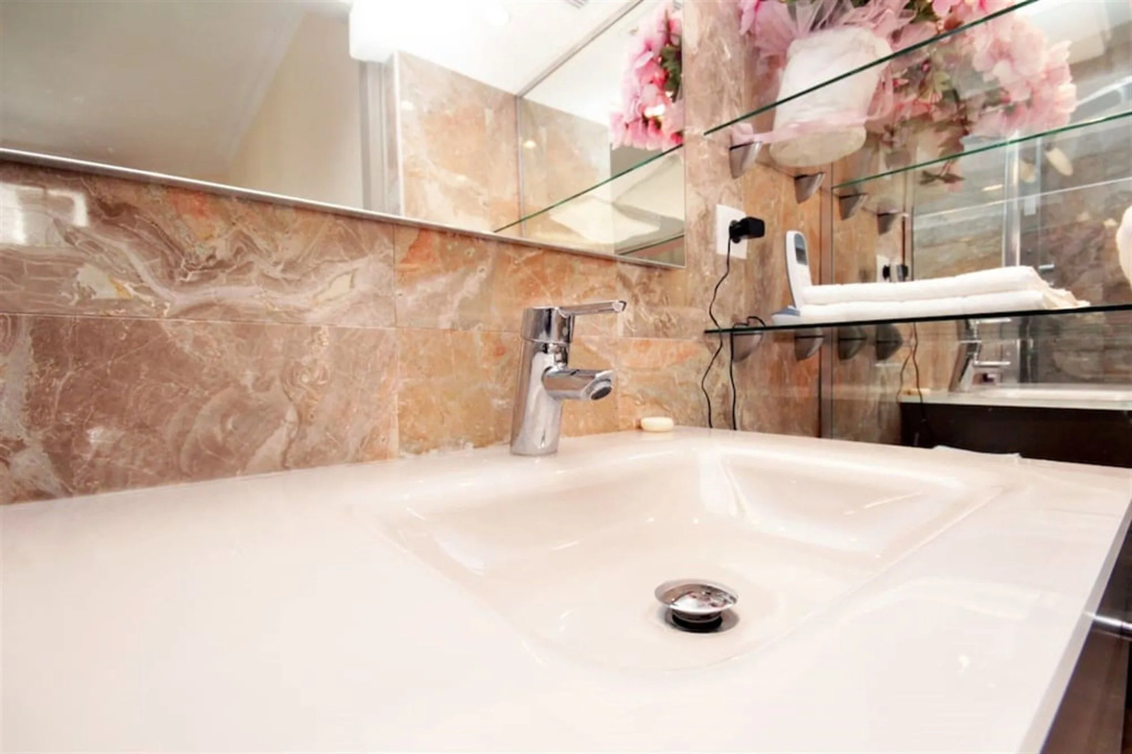2 rooms - next to the Eiffel tower - Trocadéro - Général