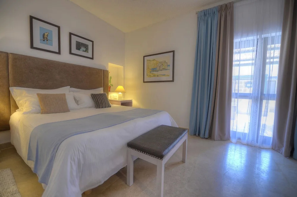 Classic Double room (full double bed)
