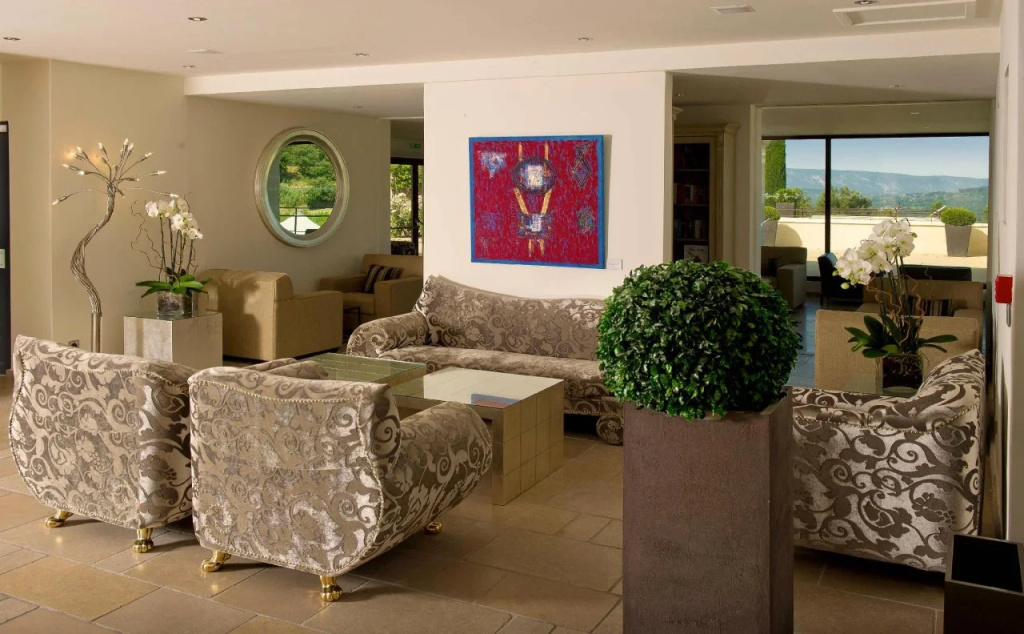Lobby & Reception