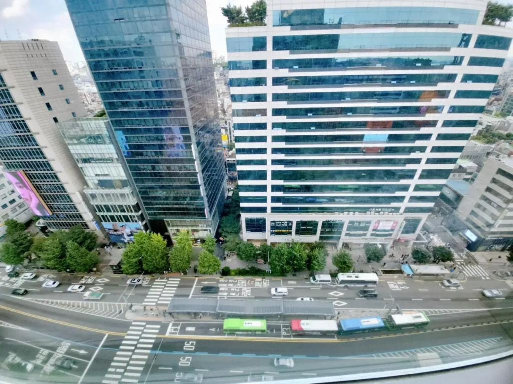 Hongdae Residence-2 1min from Hongik Uni station Exit #1