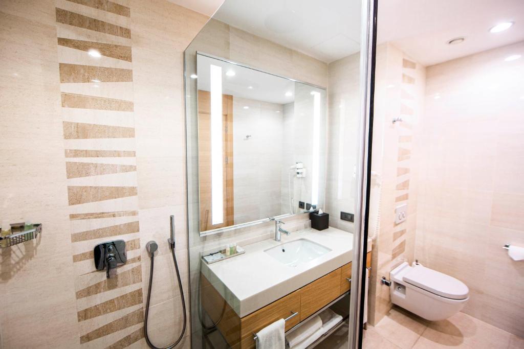 Двухместный номер Standard с частичным видом на море 2 отдельные кровати в Holiday İnn