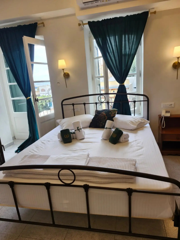 Standard Double room with balcony and with partial sea view (full double bed)