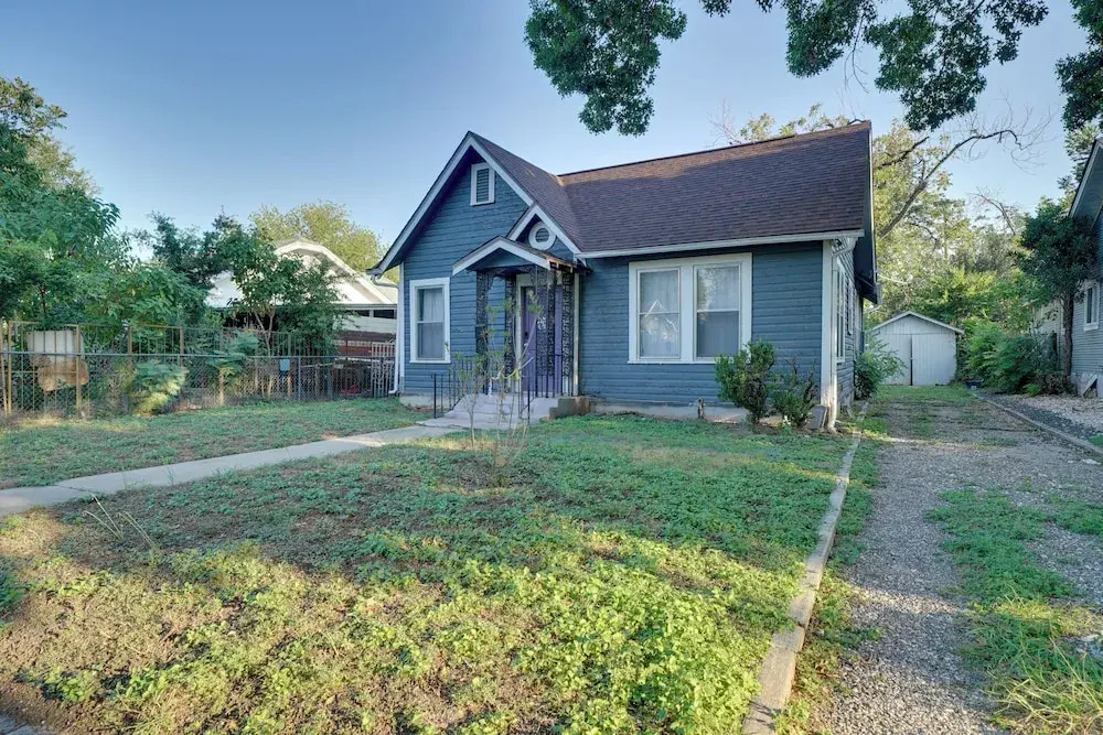 4 Mi to Downtown! Cozy Bungalow in San Antonio
