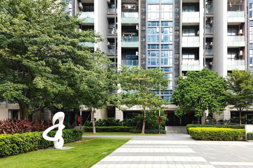 Locals Apartment Place 00