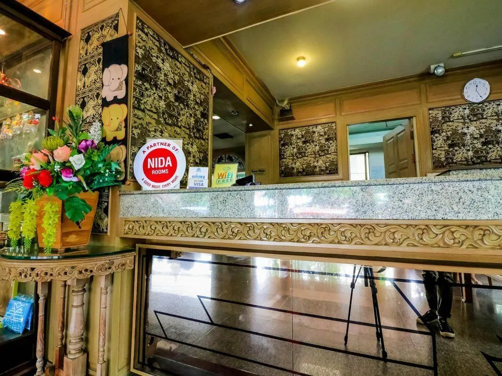 Lobby & Reception