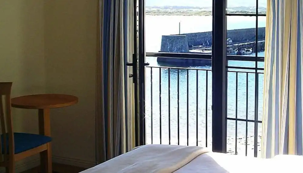 Standard Double room with harbour view (twin beds)