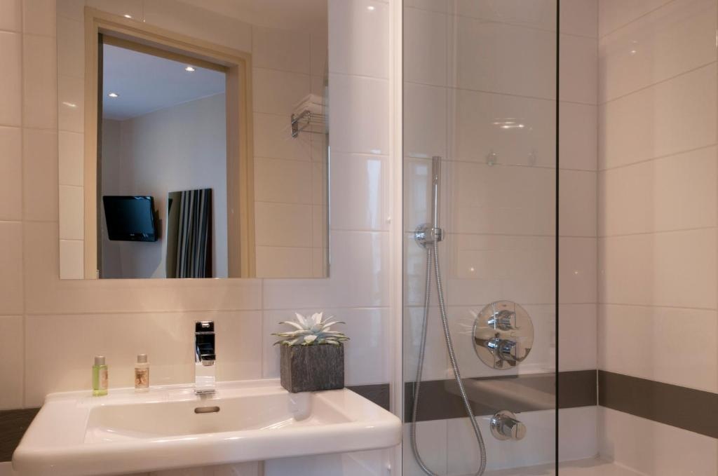 Standard Twin room (twin beds) — room photo 3