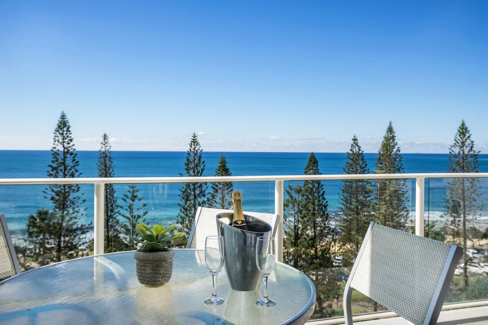 1 Bedroom Luxury Apartment with balcony and beachfront