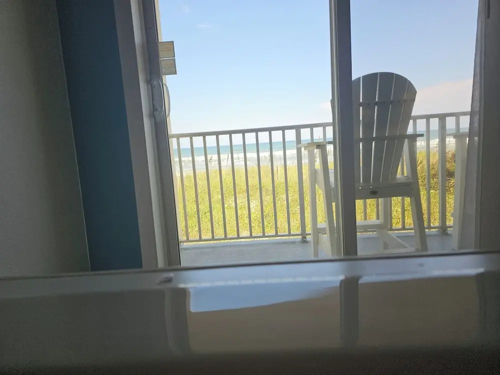 Standard room with balcony and oceanfront