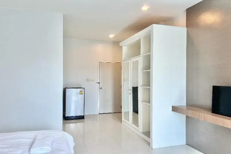 Deluxe Double room with balcony (full double bed)