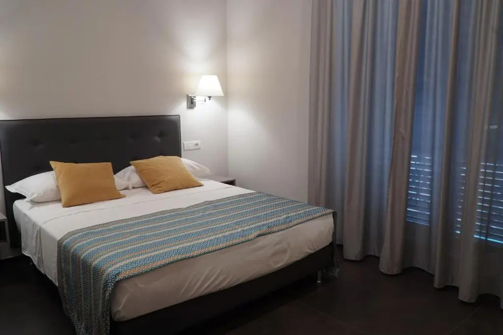 Deluxe Double room (full double bed)