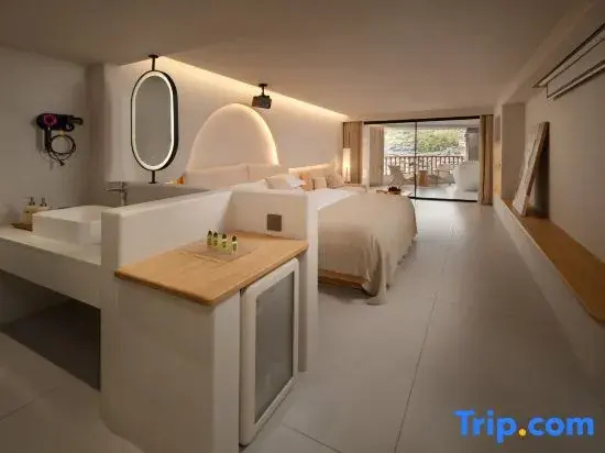 Standard Double room with balcony (full double bed)