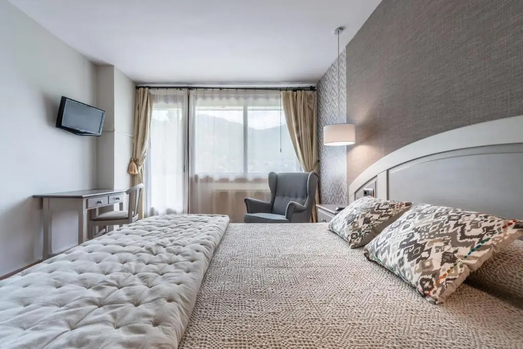 Superior Double room with balcony and with mountain view (full double bed)
