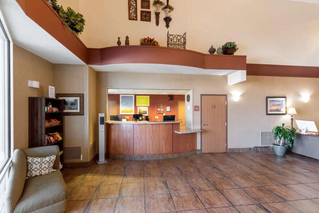 Lobby & Reception