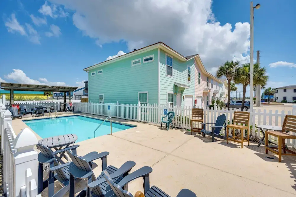 Steps to Beach & Pool Access: Port Aransas Condo