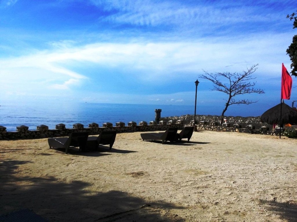 Beach & Waterfront