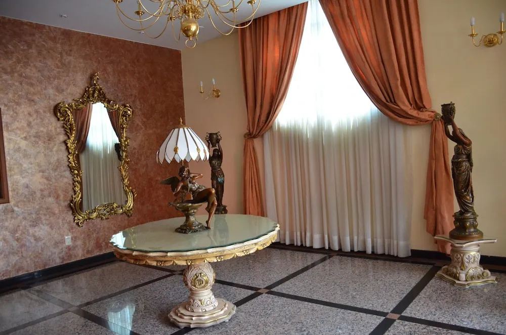 Lobby & Reception