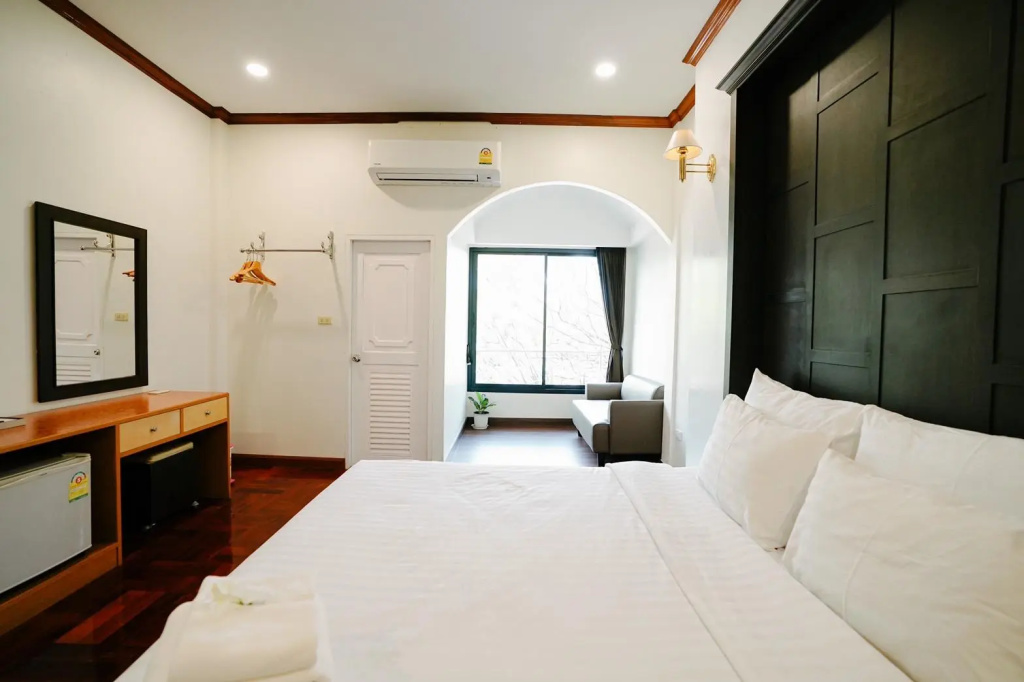 Deluxe Double room with balcony (full double bed)