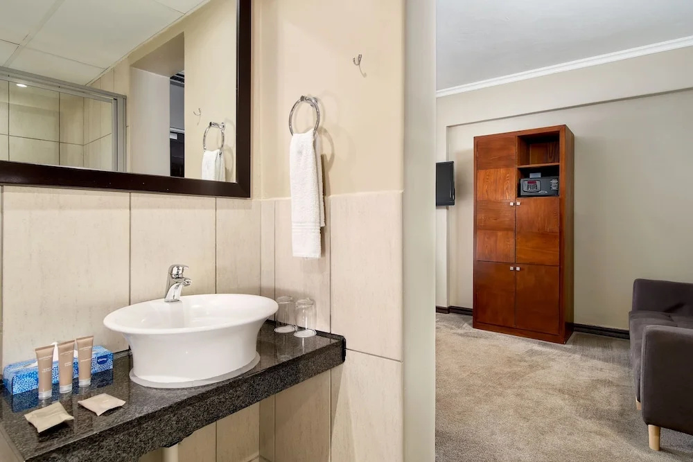 Deluxe Double room with city view (full double bed)