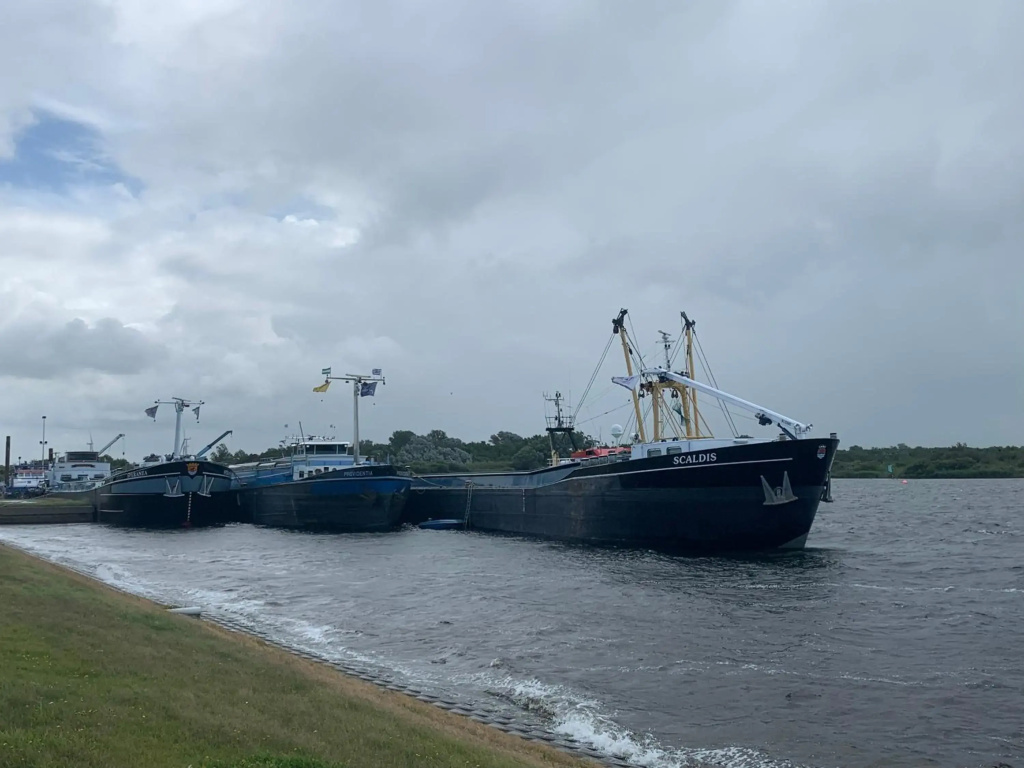 Dijkhofje, dichtbij strand, zee en meer.
