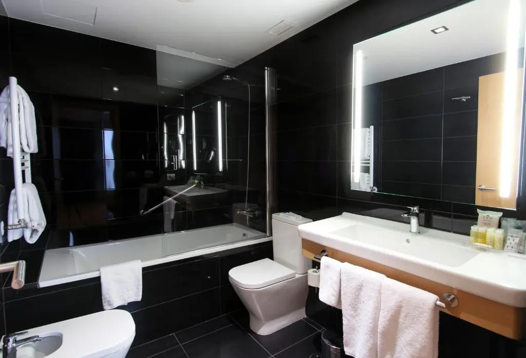 Double room (full double bed)