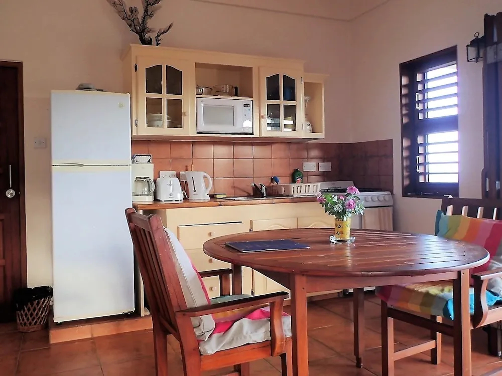Two Bays Beach Villa Apartment and Studios - фото 18